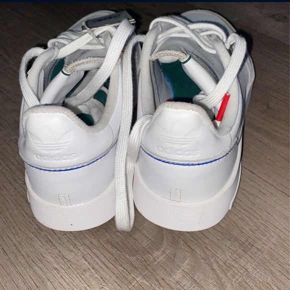 Shoes - Picture 4 of 5